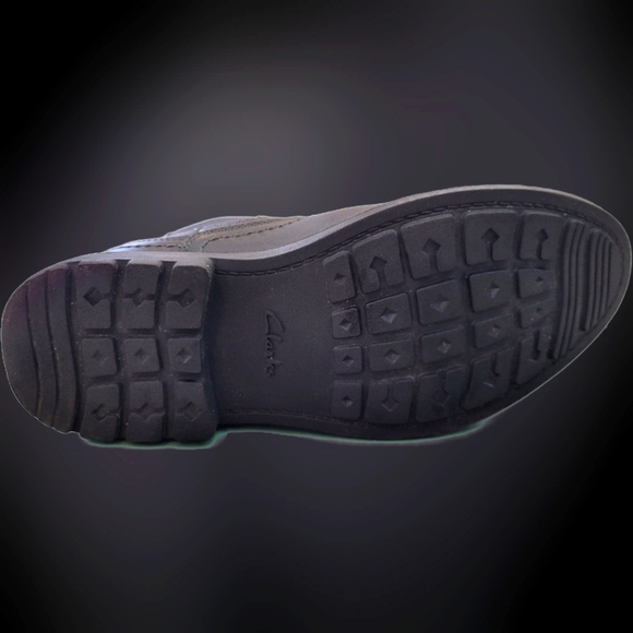 Clarks Leather Lug Sole Chelsea Boots - Picture 8 of 11